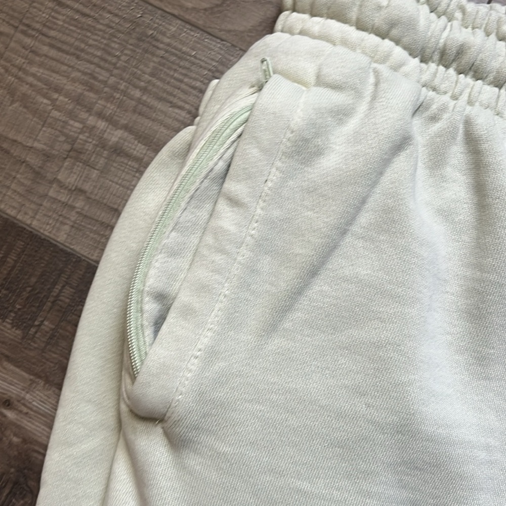 Sweatpants - Picture 5 of 6